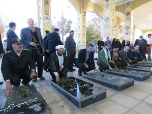 گلباران قبور مطهر شهدای شهرستان بروجن