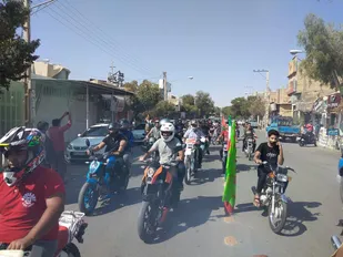 رژه خودرویی یگان های نظامی وانتظامی شهرستان ابرکوه برگزار شد