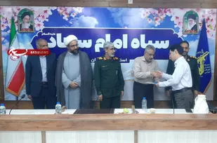 اهدای لوح سپاس و هدیه کربلا به خادمین موکب توسط سردار سالاری