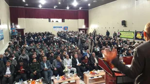 تجلیل از خانواده شهدای کارگر زنجانی