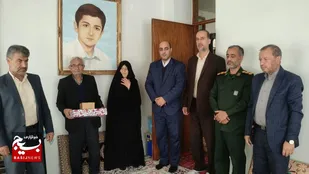 دیدار مسئول آموزش و پرورش منطقه بسطام با خانواده شهید اسماعیلی در شهر مجن+ تصاویر