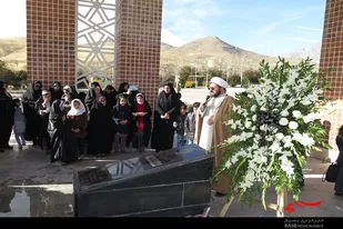 لزوم حضور همه جانبه و پر رنگ زنان در جبهه&zwnj;های دفاع از انقلاب