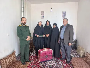تجلیل از بانو نخبه بسیجی سمیرمی توسط فرمانده ناحیه مقاومت بسیج سمیرم برگزار شد.