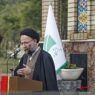 امام خمینی(ره)، دستی بود که ما را از سقوط نجات داد