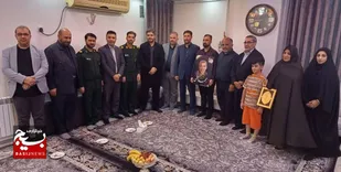 دیدار قائم مقام معاون اجرایی رئیس جمهور با خانواده شهید مدافع حرم محمد زلقی در دزفول