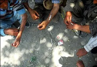 رسانه ها مناسبتی به معضل اعتیاد نپردازند