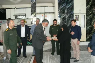 دیدار مسئولان رومشکان با خانواده شهدا به روایت تصویر