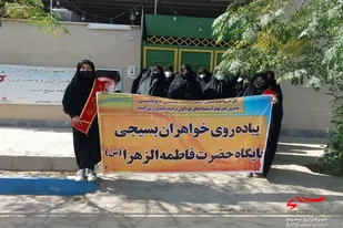 قبور شهدا سرخه به عطر گلاب عطرآگین شد.