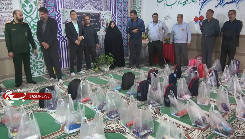 توزیع بیش از ۲۵۰ بسته لوازم‌التحریر و کیف میان دانش‌آموزان کم‌برخوردار عباس‌آباد