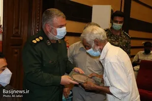 مراسم تجلیل از ایثارگران و رزمندگان هشت سال دفاع مقدس در جزیره مقام خارگ برگزار شد