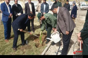 غرس 20 اصله نهال در سپاه ناحیه رزن