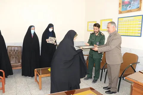 تقدیر و تشکر فرمانده سپاه شازند به همراه رییس آموزش و پرورش شازند از مدیران مدارس و مربیان طرح شهید بهنام محمدی در شهر شازند و آستانه
