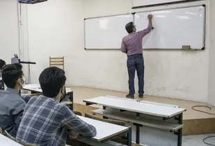پیگیری توسعه اشتغال&zwnj;پذیری دانش&zwnj;آموختگان و دانشجویان در خوزستان