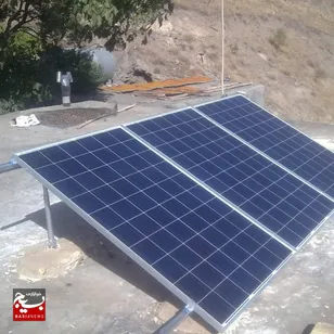 خودکفایی پایدار مددجویان کمیته امداد صالح آباد با نصب ۴۸ پنل خورشیدی