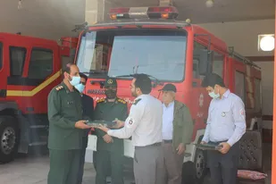 تجلیل فرمانده ناحیه مقاومت بسیج خاتم از اتش نشانان هرات
