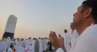 در روز عرفه برای نابودی آل سعود دعا کنیم