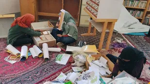 آستین&zwnj;های همت دختران جهادگر برای جان&zwnj;بخشی دوباره به کتابخانه مسجد