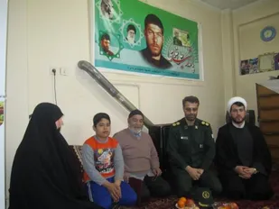 دیدار کارکنان سپاه قهاوند با خانواده شهید &laquo;رمضانعلی غلامی&raquo;