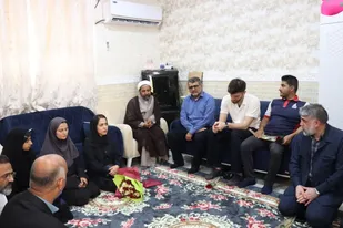دیدار جمعی از ورزشکاران با خانواده جان باختگان حادثه بندر شهید رجایی