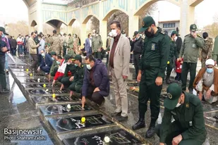 عطرافشانی گلزار شهدای ملایر به مناسبت هفته بسیج