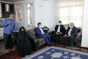 دیدار فرماندار ری با خانواده معظم شهید ورزشکار نادر انصاری