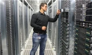 افشای جاسوسی آمریکا از میلیاردها مکالمه تلفنی و برنامه های خبری