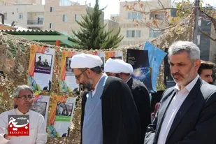 مسئول دفتر نمایندگی ولی فقیه ناحیه مقاومت بسیج ساوجبلاغ از نمایشگاه هفته دفاع مقدس بازدید کرد.