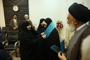 اولین نشان ملی مادری به بانوی نیکوکار خراسانی اعطا شد