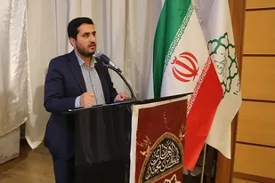 افتتاح ویژه برنامه های هفته کرامت منطقه 10 با آیین اهتزاز پرچم مزین  به نام امام رضا(ع)