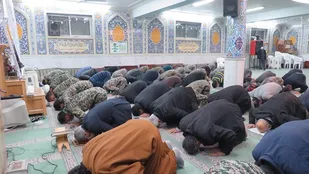 حضور واقامه نماز در مساجد مختلف استان توسط رزمندگان گردان های امام حسین علیه السلام