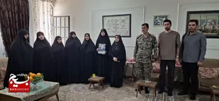 دیدارمسئول بسیج جامعه زنان سپاه استان و فرمانده سپاه ناحیه ازنا  با خانواده سردار شهید &laquo;محمدحسین صوفی&raquo;