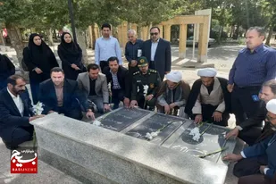 عطرافشانی مزار مطهر شهدای نهاوند با حضور خبرنگاران