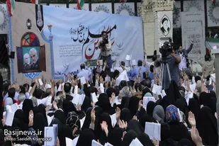 قرائت دعای پر فیض عرفه در بوستان مردم همدان