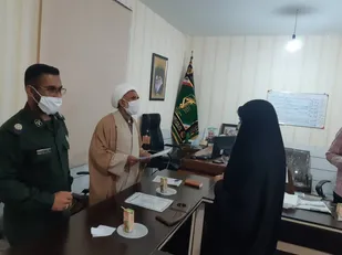 تجليل از خبرنگاران توسط امام جمعه و فرمانده سپاه منوجان