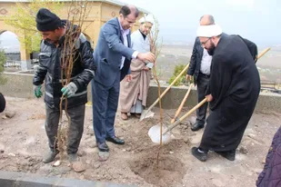 دیدار از خانواده دانشمند شهید هسته&zwnj;ای در اسکو