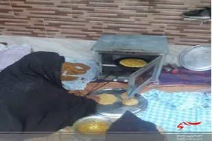 از توزیع 300 نان محلی تا 60 بسته معیشتی به خانواده های نیازمند در روستا مومن آباد در سرخه