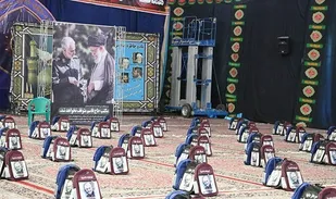 ۱۰۰ بسته لوازم &zwnj;التحریر در بین دانش&zwnj;آموزان نیازمند منطقه تهیه و توزیع شد