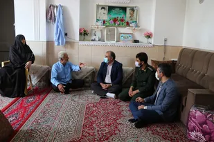 دیدار مسئولین اردکان با خانواده معظم شهدا