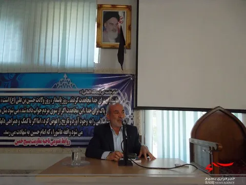 حضرت امام خامنه‌ای (مدظله العالی) هوشمندانه و خردمندانه  باگفتمان مقاومت و پایداری جمهوری اسلامی را رهبری می‌کنند