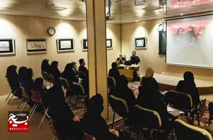 کارگاه آموزشی بررسی عکس&zwnj;های عاشورایی و سوگواره مشعل به همت سازمان بسیج هنرمندان قم برگزار شد.