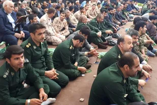 حضور کارکنان سپاه ناحیه لردگان در نماز جمعه