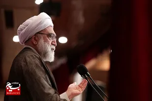 راه برون&zwnj;رفت از همۀ مشکلات تمسک به آموزه&zwnj;های قرآنی است/ شفاعت قرآن با درک و عمل به آن میسر می باشد