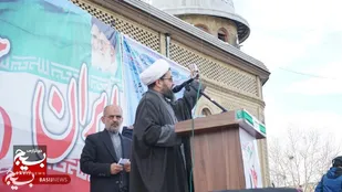 باید به وضعیت مفسدان اقتصادی رسیدگی شود/ دشمنان به دنبال دو قطبی کردن کشور هستند