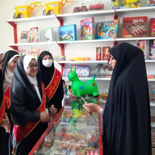 تجلیل از اصناف و بازاریان مروج حجاب و عفاف در میامی