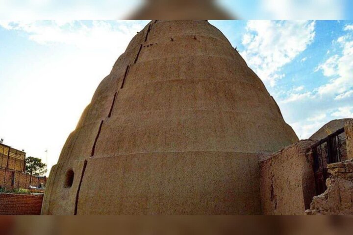 رئیس نمایندگی میراث فرهنگی، گردشگری و صنایع‌دستی خلیل‌آباد گفت: تاکنون ۱۴ اثر تاریخی شهرستان خلیل آباد در فهرست آثار ملی به ثبت رسیده است