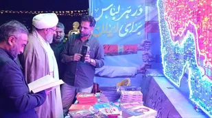 بازدید حجت الاسلام یوسفی مسول نمایندگی ولی فقیه سپاه حضرت صاحب الامر(عج) استان قزوین از نمایشگاه دفاع مقدس قزوین در مهدیه مصلی