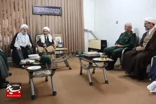 دیدار جمعی از مسئولان  و تکریم از چهار دهه مجاهدت امام جمعه سابق نهاوند