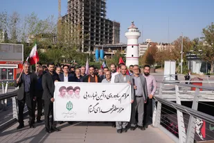 مراسم پیاده&zwnj;روی وآیین غبارروبی مزار مطهر شهدای گمنام بمناسبت گرامیداشت هفته دفاع مقدس