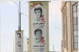 معابر شهری سمنان مزین به تصاویر شهداء آذر ماه شد