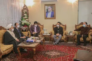 حضور مسئولان سازمان بسیج دانشجویی در منزل شهید فخری&zwnj;زاده
